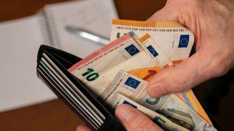 Nederlandse spaarders hebben een recordbedrag van meer dan €600 miljard op de bank staan. image