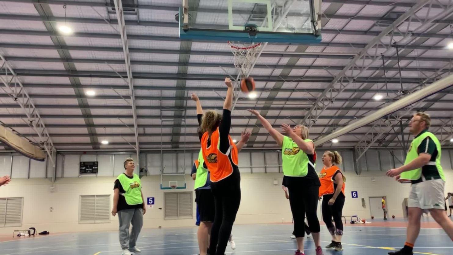 Walking Basketball speciaal voor Ouderen in Rotterdam-Zuid, wie doet ermee? image